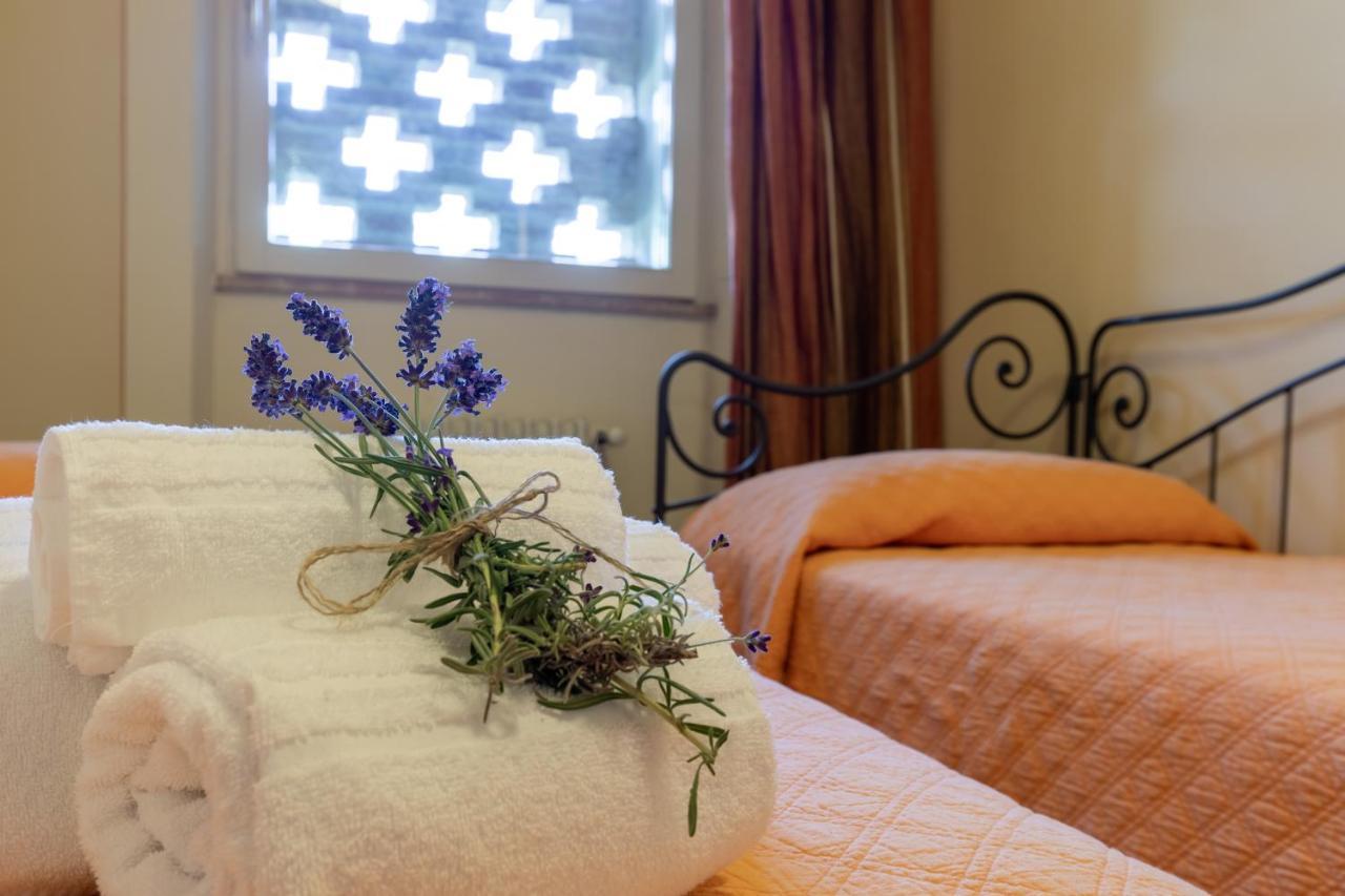 לינה וארוחת בוקר למפורקיו La Casa Medioevale מראה חיצוני תמונה