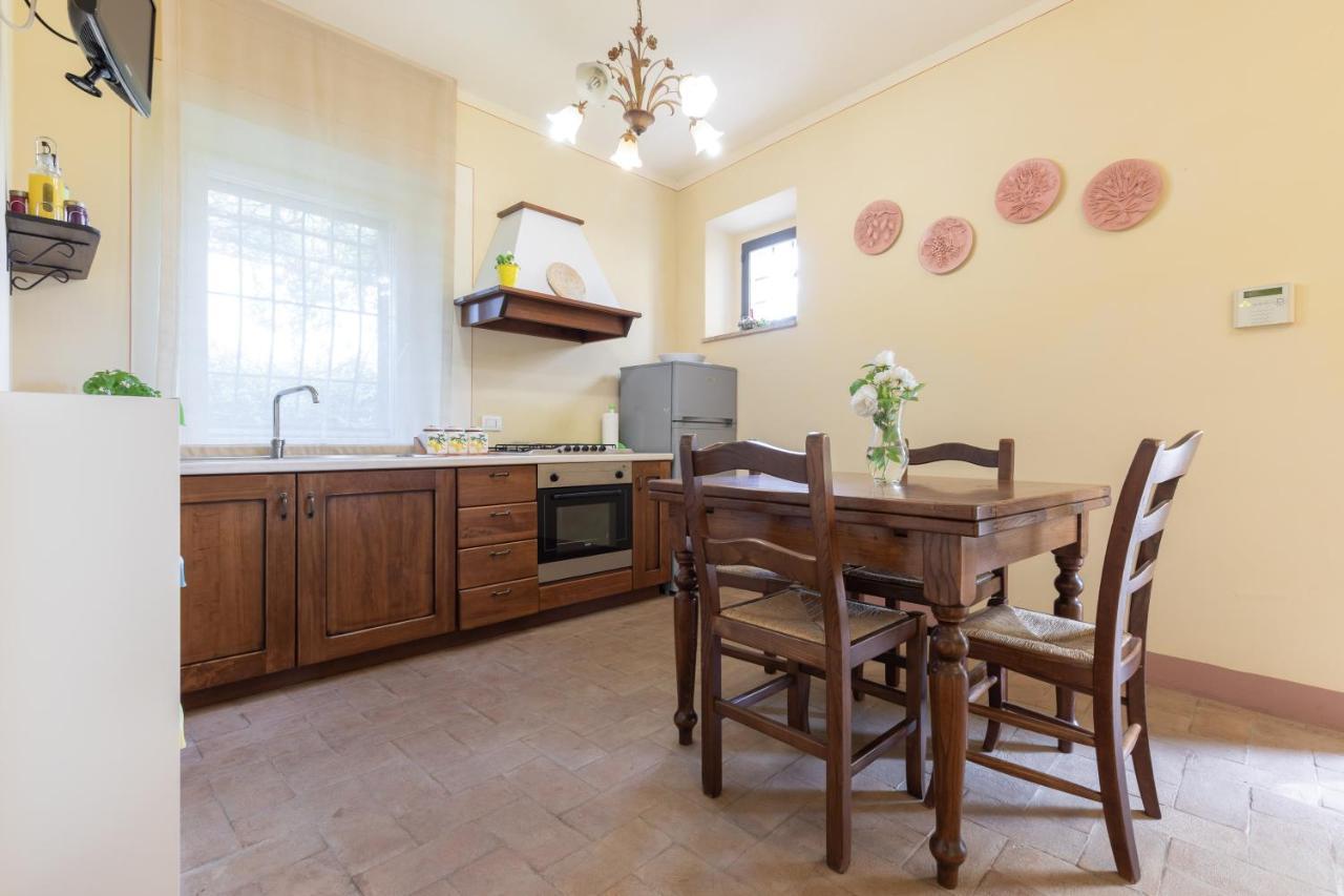 לינה וארוחת בוקר למפורקיו La Casa Medioevale מראה חיצוני תמונה